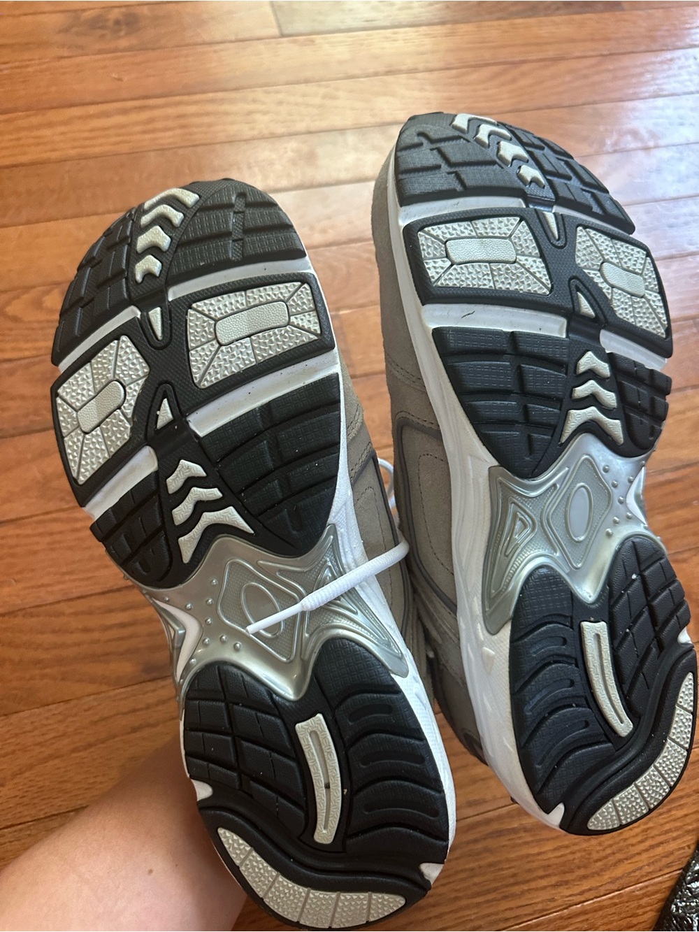 Gray Vionic Men’s Walker Shoes size 9.5– excellent condition! - Picture 7 of 8